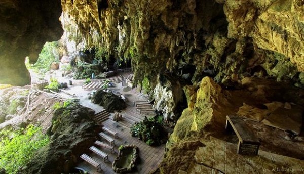 Une grotte de Gunung Kidul à Java en Indonésie